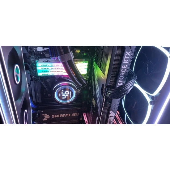 Komputer do gier PC CH690 DIGITAL MIRROR  AMD Ryzen 5 9600X 32GB DDR5 RX 9070 XT 16GB 1TB 850W  W11Pro czarna